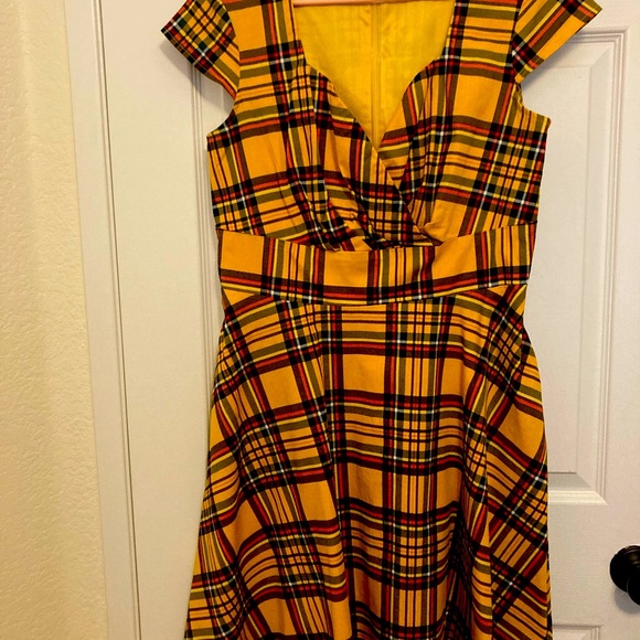 Ready for Fall in this medium weight Vintage dress. - Picture 2 of 3